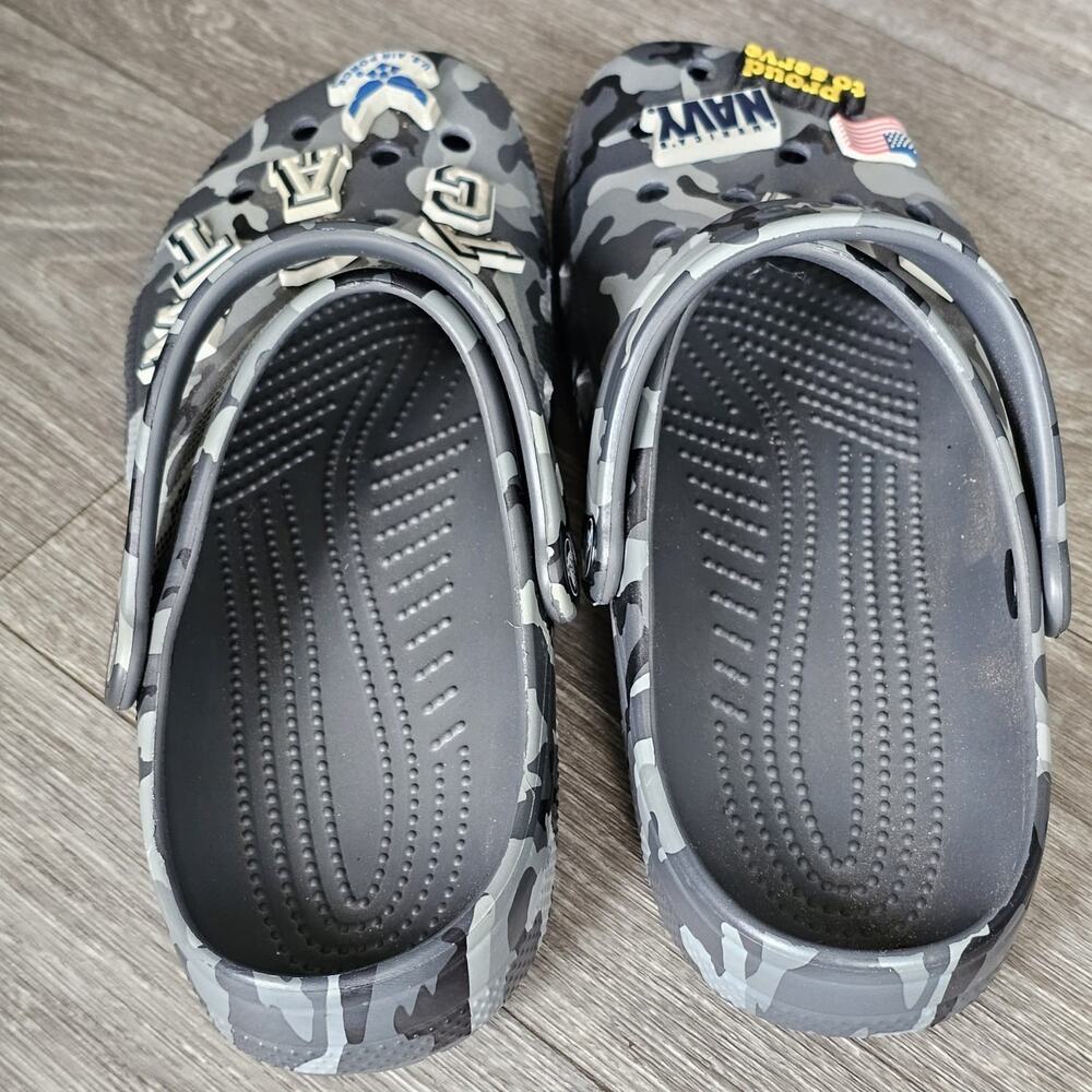 Crocs Classic Camouflage Clog Black/ Slate Grey Men Sz: 9, Women Sz: 11 - Picture 5 of 5